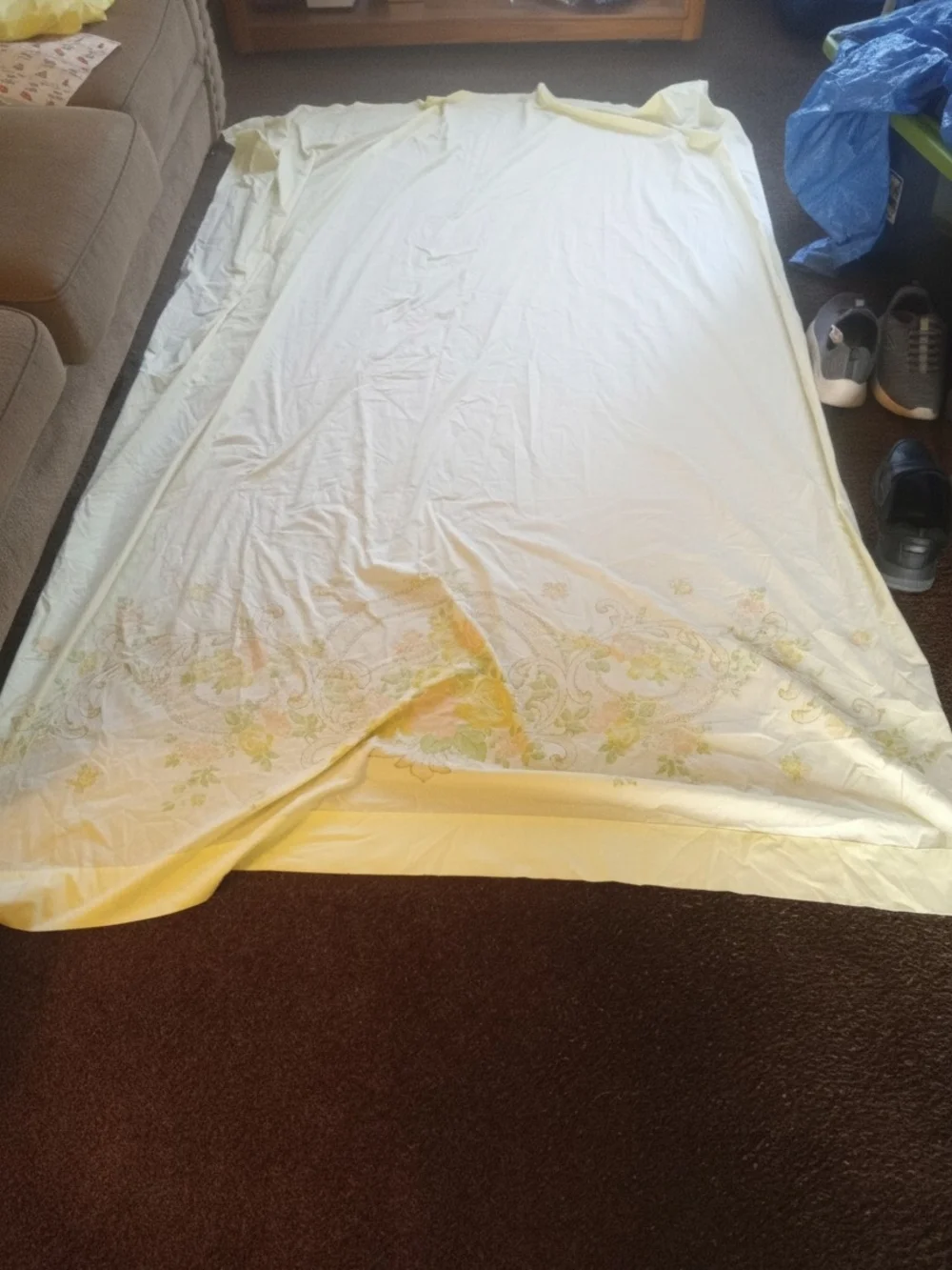 Source Unknown Cream Floral Bed Skirt and Top Sheet Set